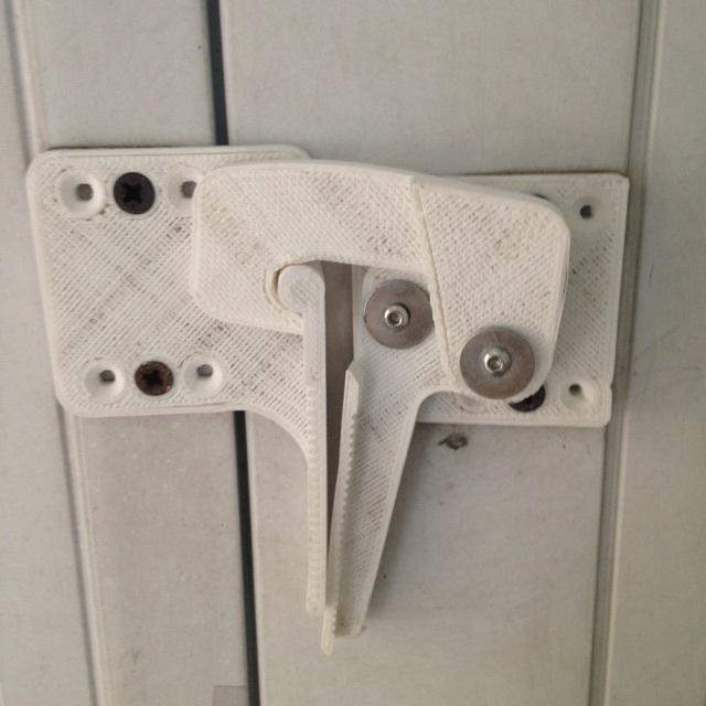 Repair of shutter closures / Fermeture volets  