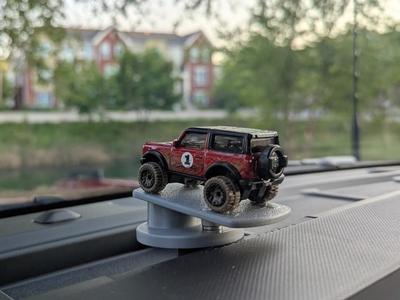 Pivoting hot wheels for Ford Bronco
