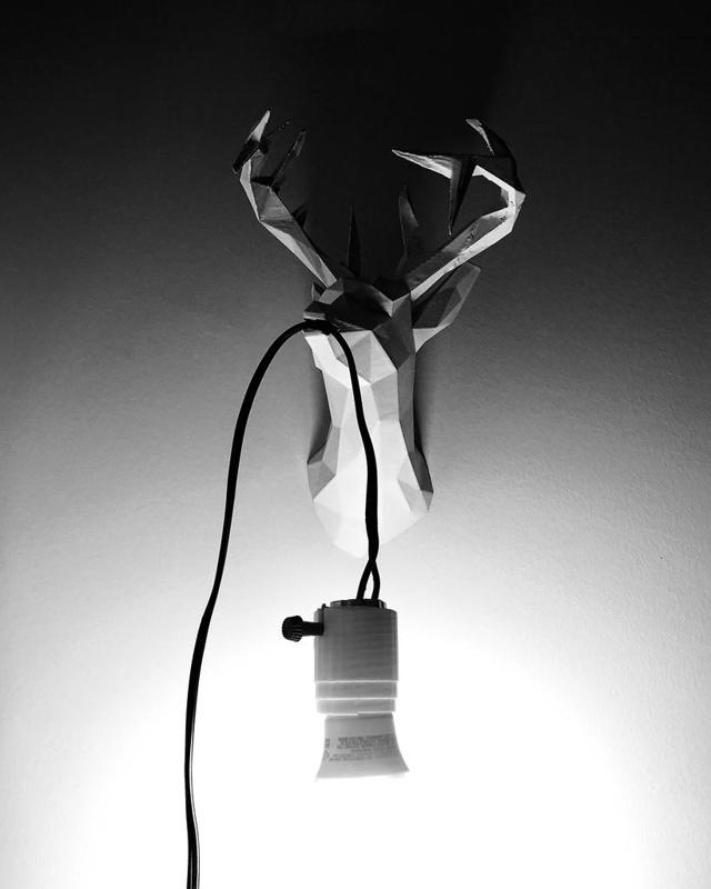 Deer head lamp holder. - Lámpara de venado low poli