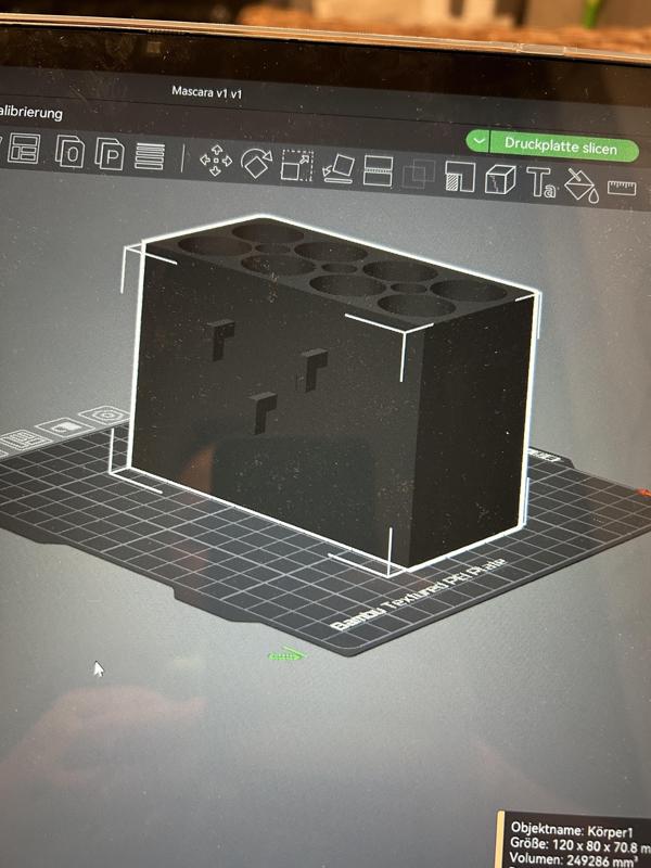 Skadis Mascara & Eyeliner