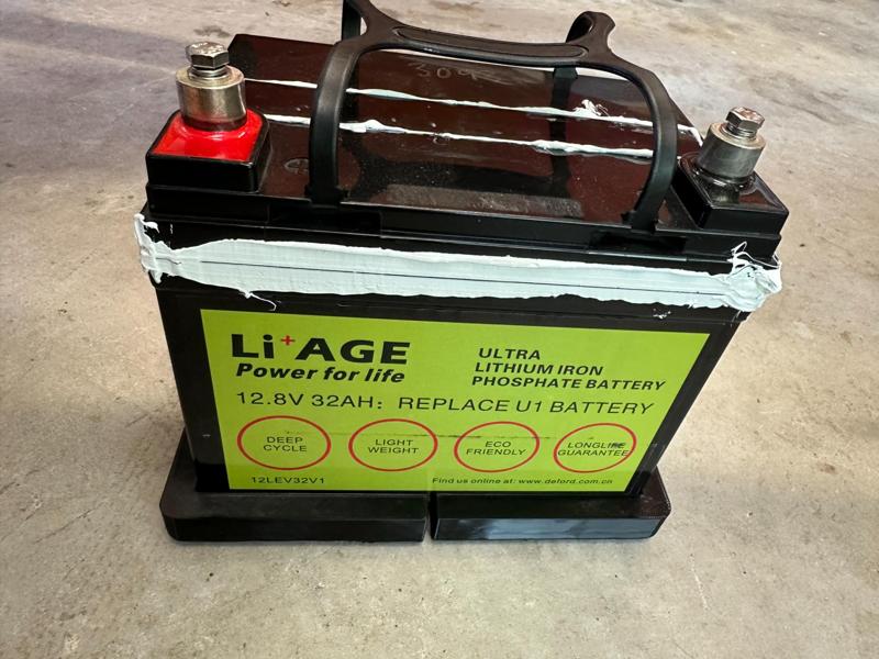 32ah 12v LiFePo4 Battery Vibration Reduction Feet