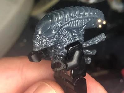 Alien head and chest buster for minifigure