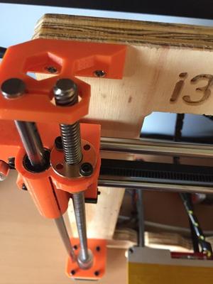 DIY Prusa i3 x-end-idler and -motor for anit-backlash T8 brass nut 