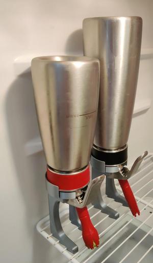 iSi upside down stand