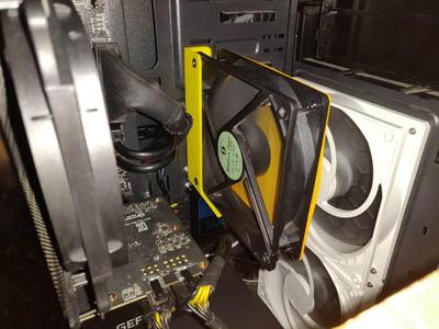 2,5" drive place fan holder