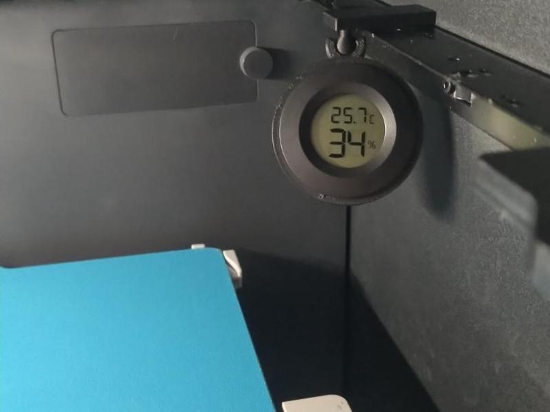 Hygrometer mount / case with movable magnet holder