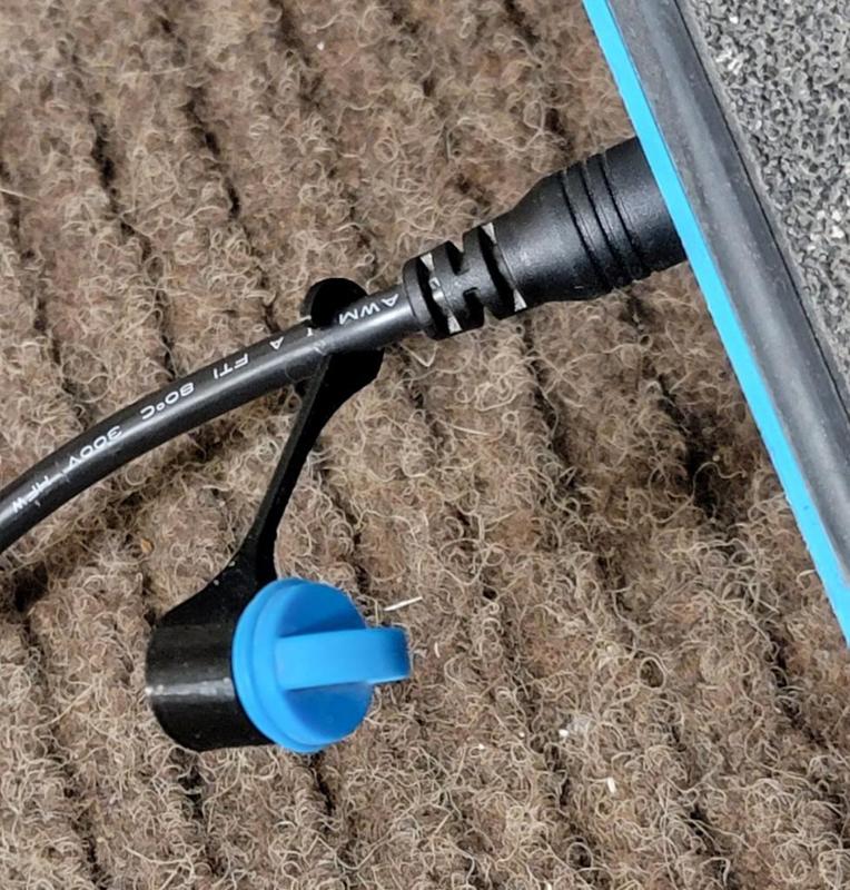 Smaller Onewheel pint/pintX Charger Plug Holder