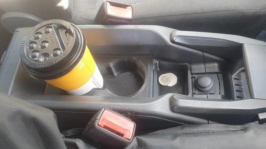 Vauxhall Zafira B, Double cup holder (Handbrake cover).
