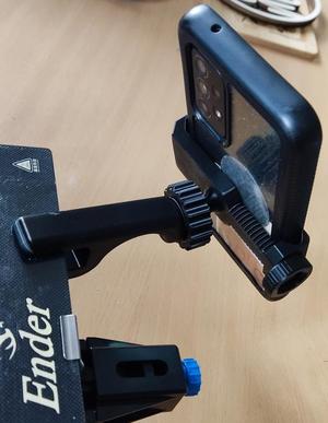 Print bed phone mount (fully printable)
