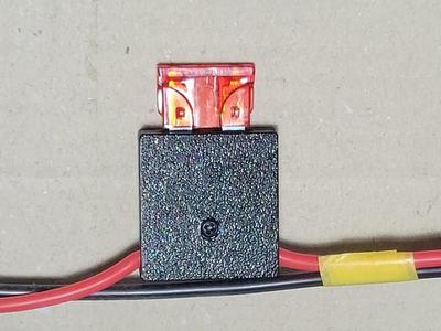 Shorter inline fuse holder with screw