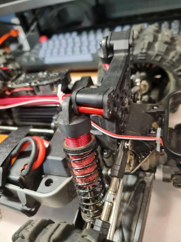 MJX10208 shock spacers