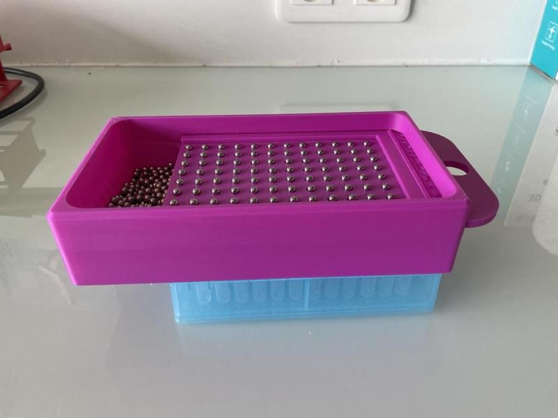 Bead dispenser for 96-well plates or tubes