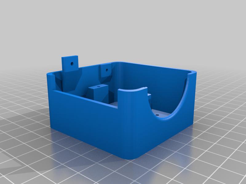 Momy_Desk_Bot_Square_Head