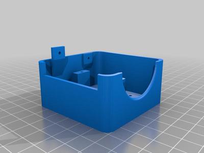 Momy_Desk_Bot_Square_Head