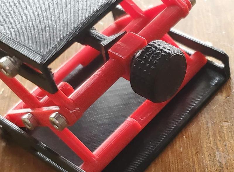 Tighter clearance knob for Platform Jack with bolts - step file included