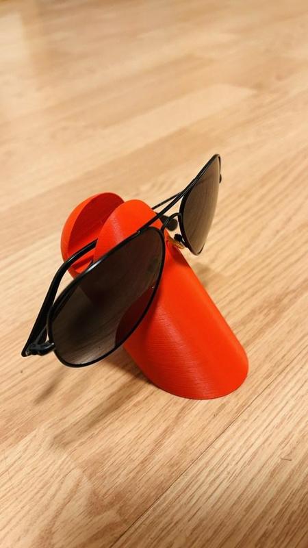 Sunglasses stand