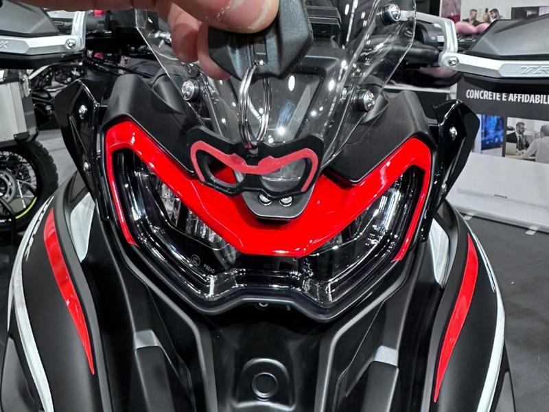 HEADLIGHT KEYRINGS Benelli Trk 702