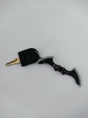 Arkham batarang keychain