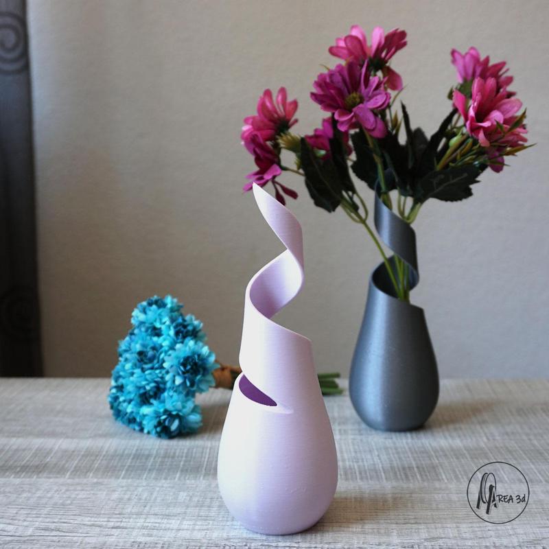 Giroid vase