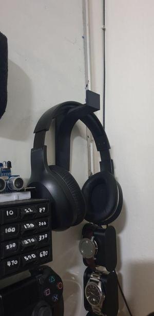 Whiteboard headphone hanger