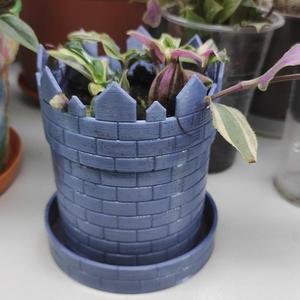 FLOWER POT WITH PALLET IN TOWER STYLE