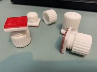 Adjustable leg