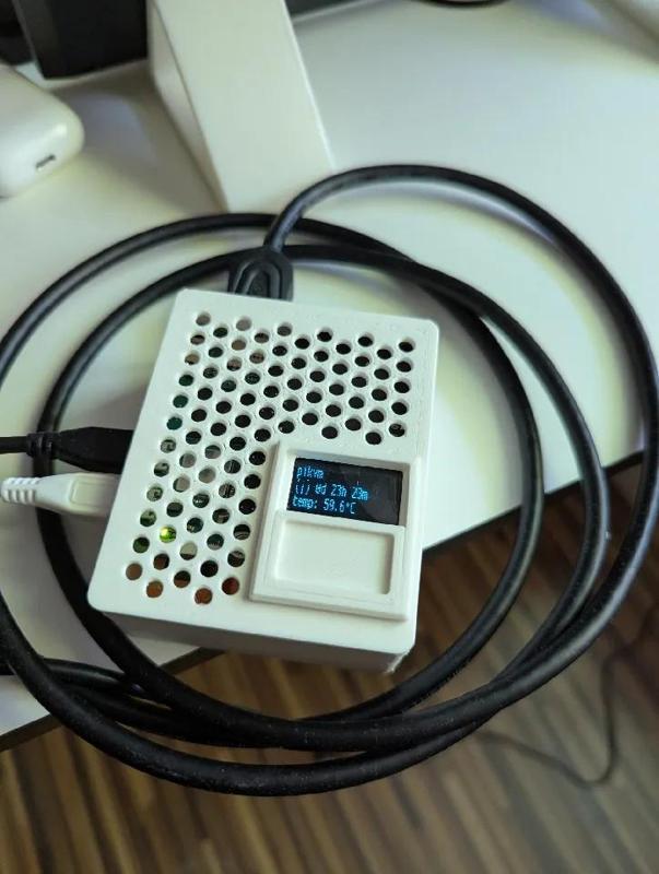 Closable Display Cover Lid. Remake of PiKVM Case for Geekworm KVM-A4 V2.0 Kit   