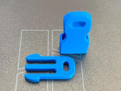 Simple snap fastener / click lock 