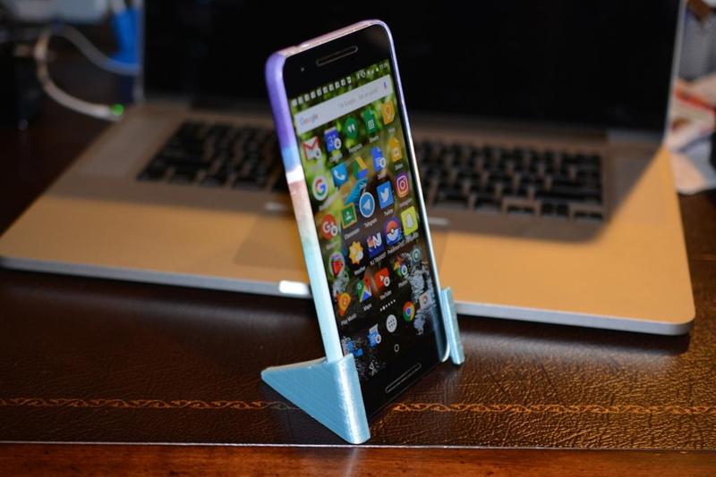MkrClub.com Nexus6P and iPhone 6 plus Phone Stand