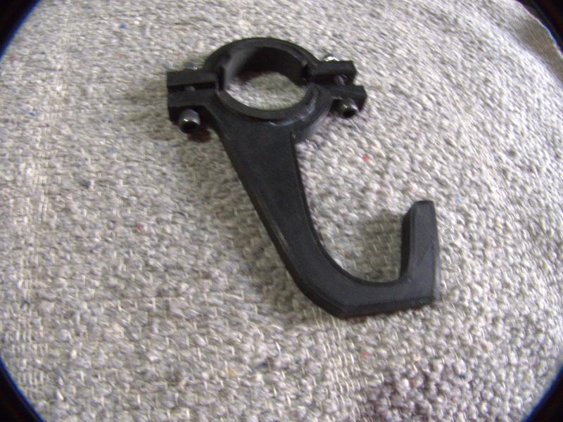 Hook to hang steering wheel to roll cage