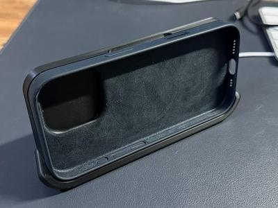 Simple MagSafe Dock for iPhone 16 Pro