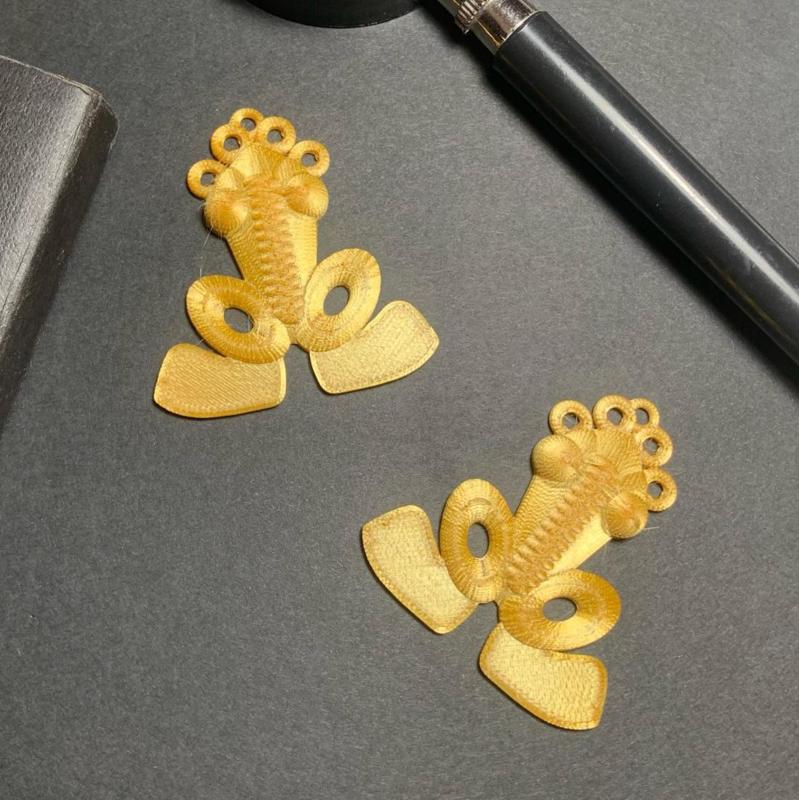 Precolumbian art golden frog