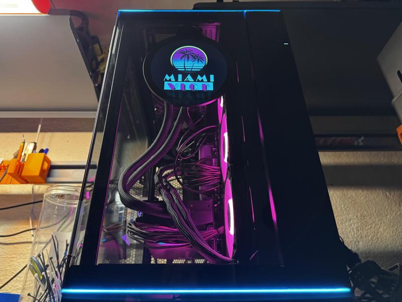 Waveshare 5" Round LCD Mod For Lian Li O11D