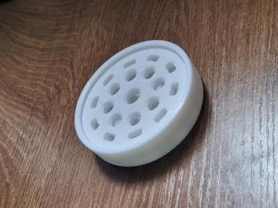 Anti-drip cup holder