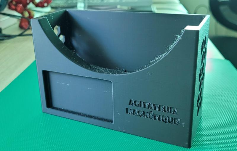 Vertical storage stand for magnetic stirrer