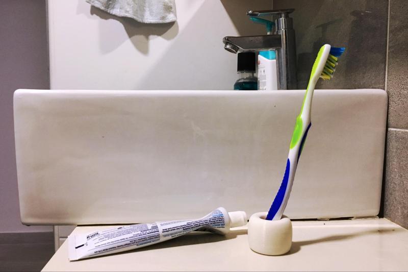 Minimal Toothbrush Holder