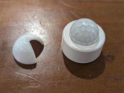 Tuya PIR Motion Sensor Three-Quarter Blinder