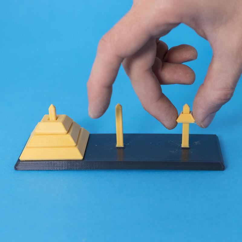 Build the Pyramids // Towers of Hanoi Puzzle