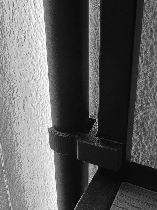 Holder for round 22mm Floor Lamp on a 16mm Industrial Shelf