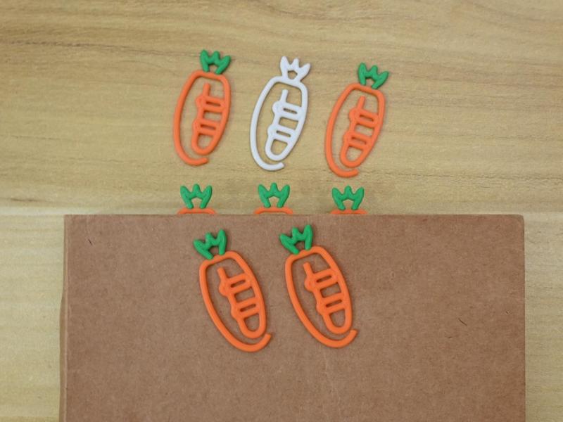 Carrot paperclip bookmark