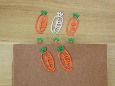 Carrot paperclip bookmark