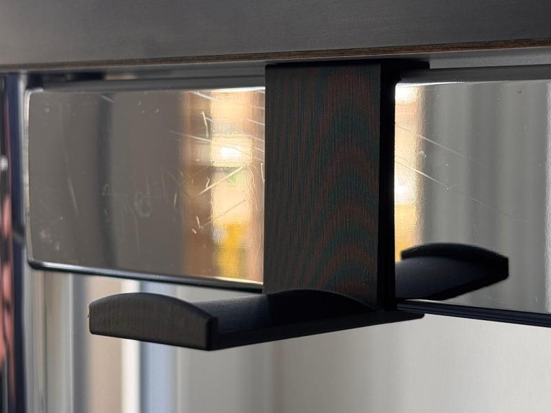 Headphone holder for USM Haller table