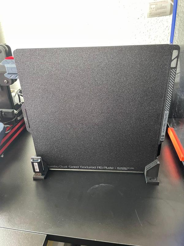 Buildplate holder with USB and SD-card slot