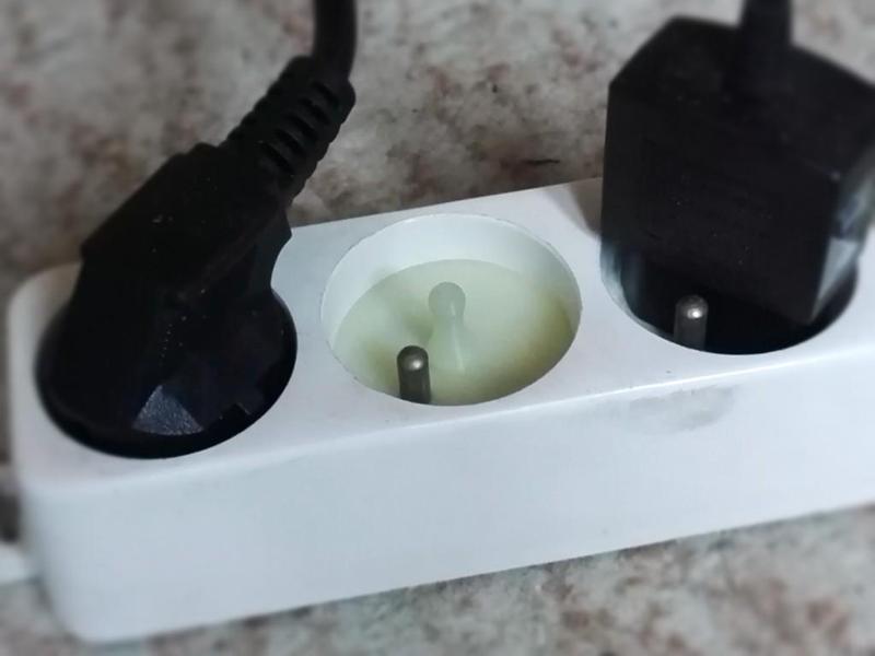 Dust cap for French power outlets
