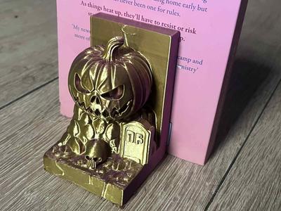 holloween themed book ends
