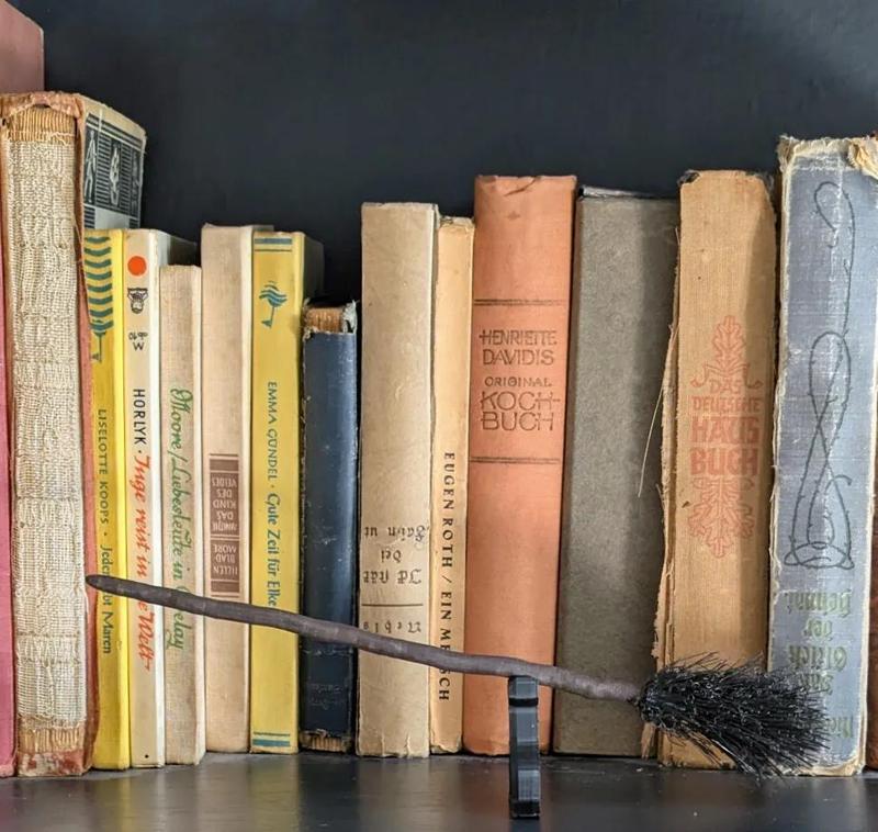 Hexenbesen Deko mit Ständer   