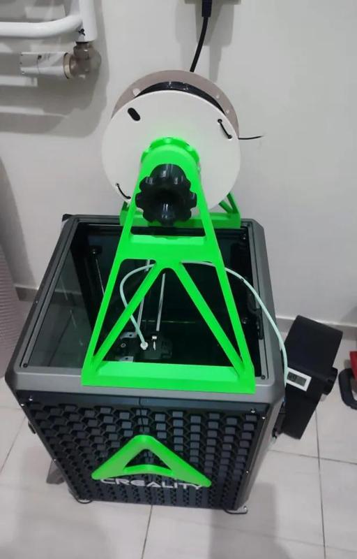 Top mounted filament spool holder   