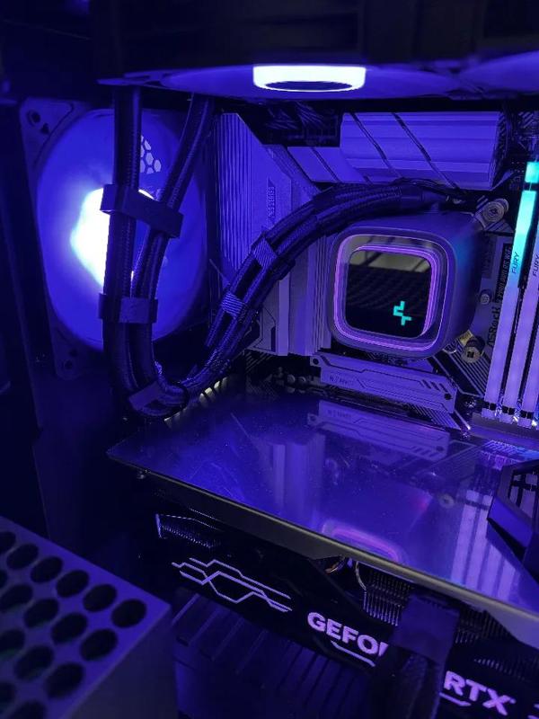 DeepCool LS720 AIO Tube Comb   