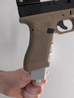 HSW glock17 mag with hook-to-empty   