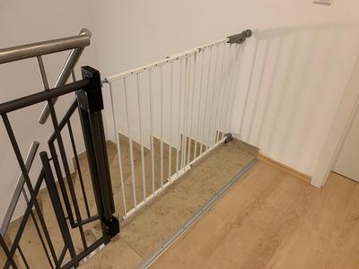 Reer stair gate rail mount